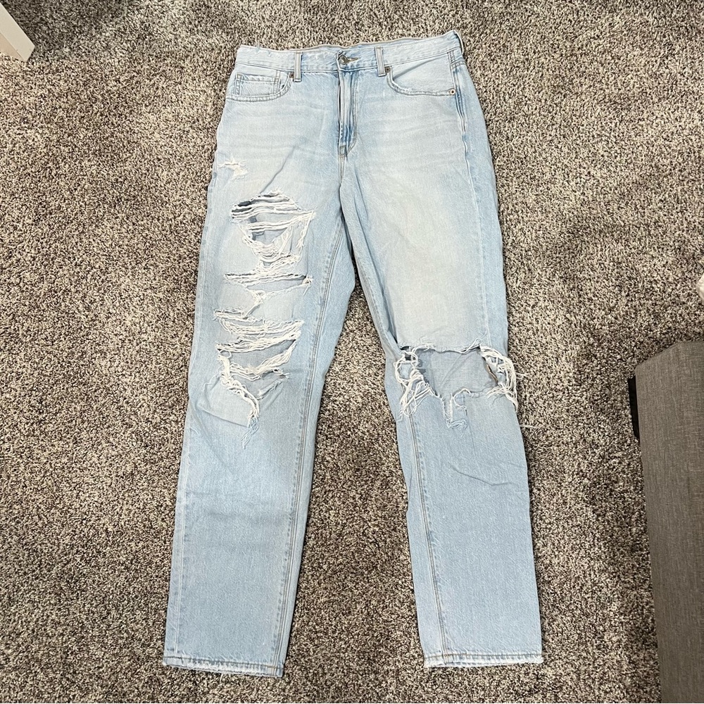 american eagle ripped mom straight jeans